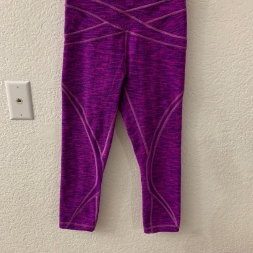 Lululemon Free Flow Crop Leggings - Picture 5 of 8